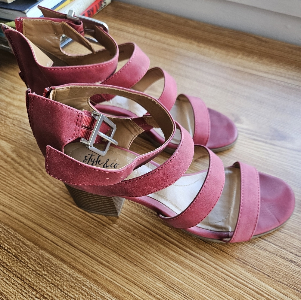 Style & Co pink strappy heeled sandals Size 8